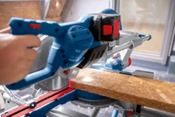 Bosch kapp-/gjæringssag gcm 18v-216 d solo