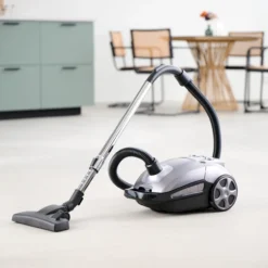 Day støvsuger 700w sort/grå