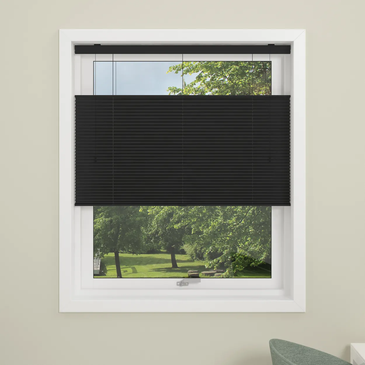 Debel plisségardin touch split lysdempende sort 140x160