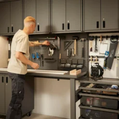 Elfa garage+ komplett sett med overskap