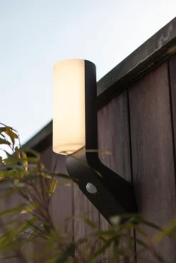 Lutec architectural bati vegghengt lampe m/sensor kull grå