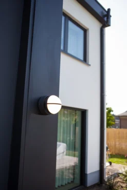 Lutec architectural eklips vegghengt lampe mørk grå