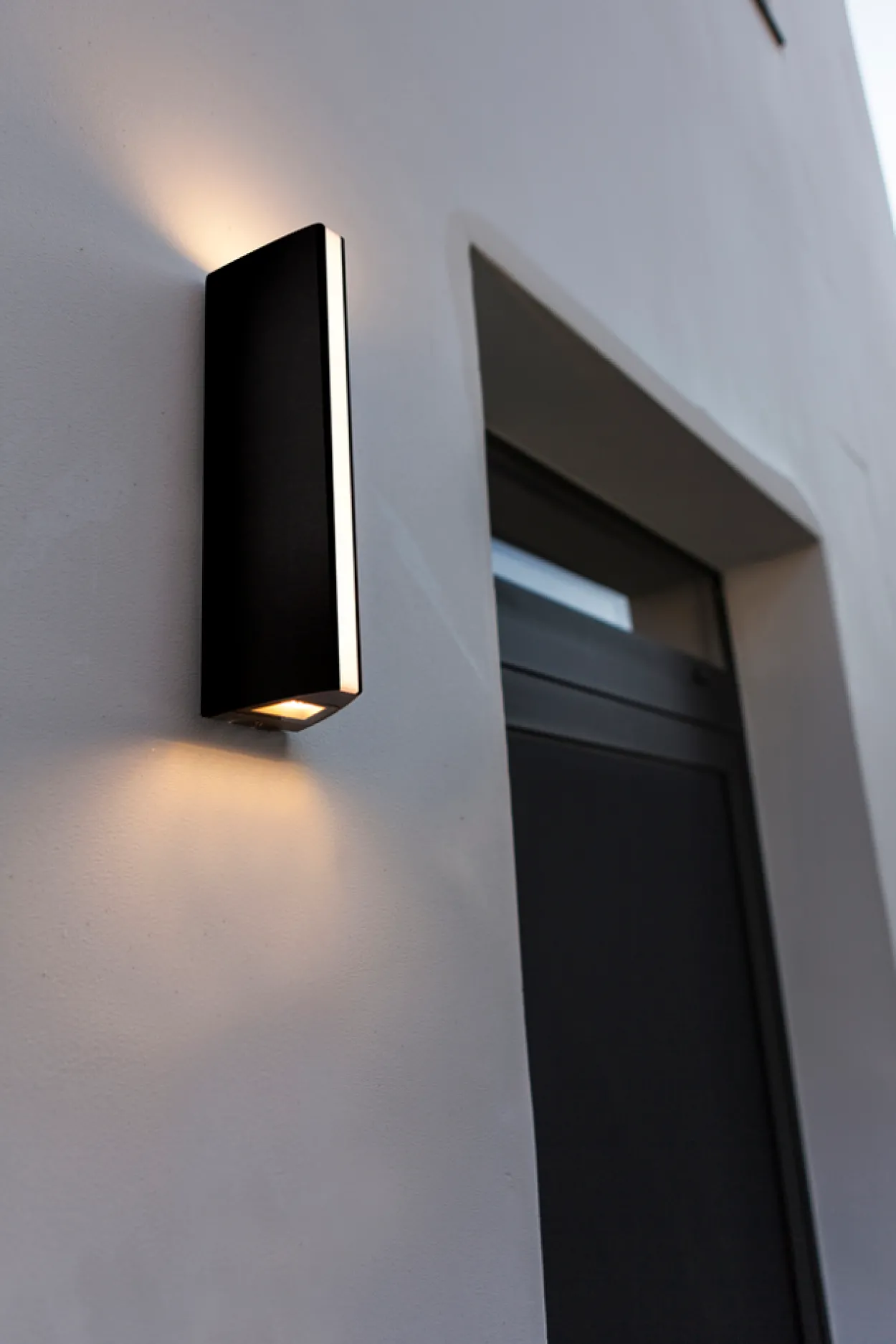 Lutec architectural leo vegghengt lampe grå