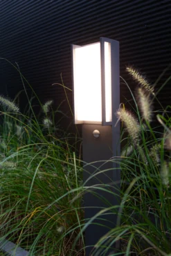Lutec architectural qubo hagelampe m/sensor mørk grå
