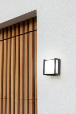 Lutec architectural qubo vegghengt lampe mørk grå