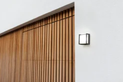 Lutec architectural qubo vegghengt lampe mørk grå
