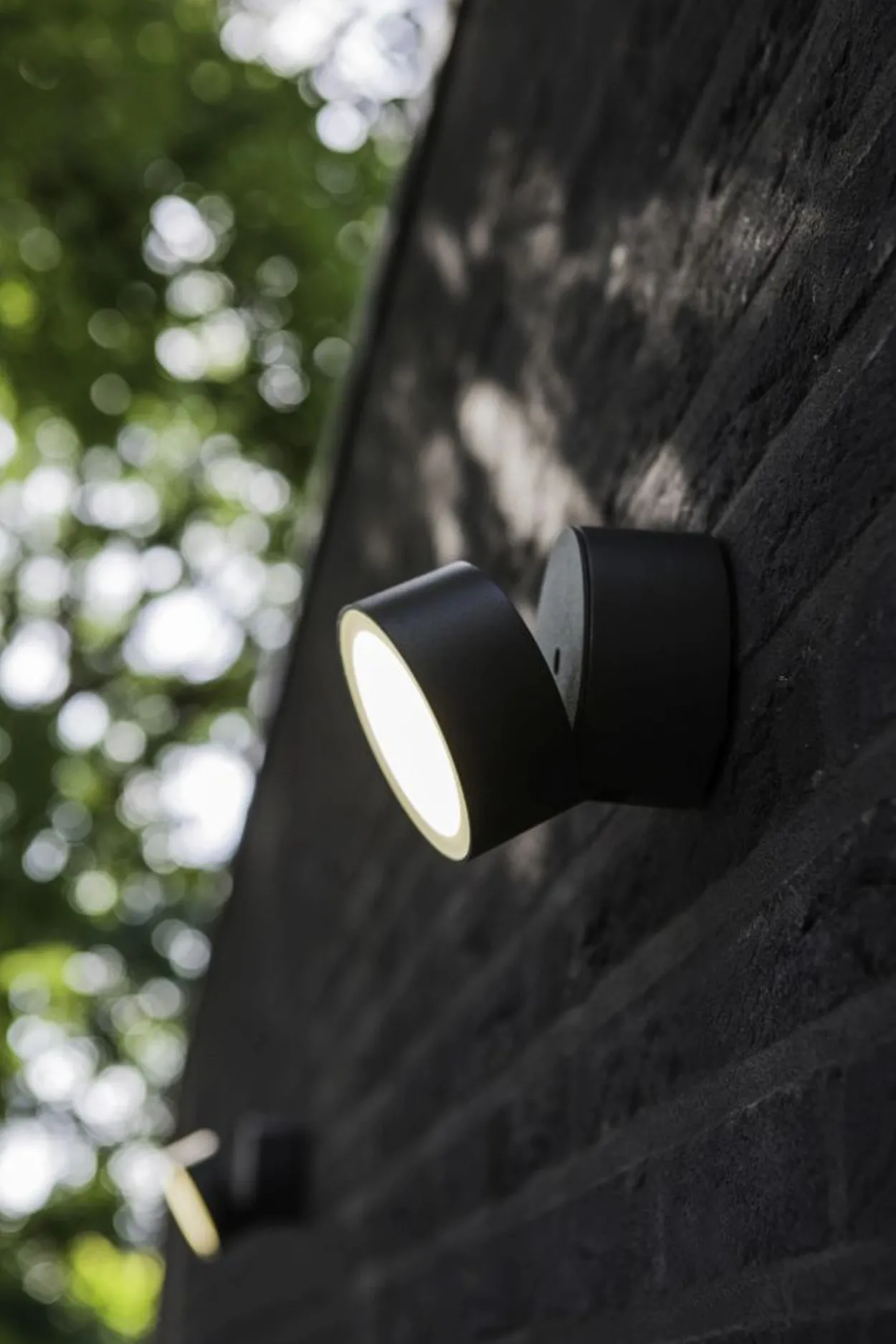 Lutec architectural trumpet vegghengt lampe mørk grå