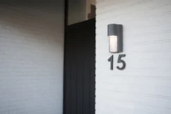 Lutec architectural urban vegghengt lampe mørk grå