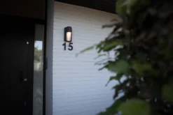 Lutec architectural urban vegghengt lampe mørk grå