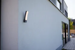 Lutec connected kira vegghengt lampe mørk grå