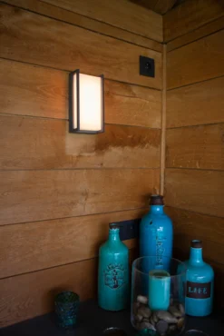 Lutec connected qubo vegghengt lampe mørk grå
