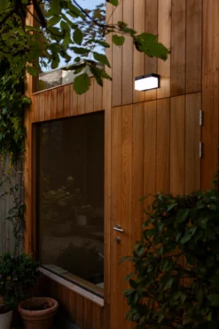 Lutec fran solar lampe sort