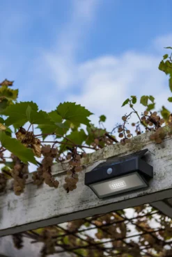 Lutec solar arrow sensor vegghengt lampe grå