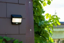 Lutec solar try sensor vegghengt lampe sort