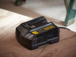 Stanley fatmax hurtiglader 18v 4a