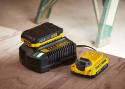 Stanley fatmax lader og batteri 18v 2x2,0ah
