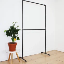 Tribeca frittstående klesstativ 210x63 sort